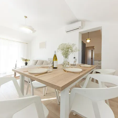 House Castelli شقة